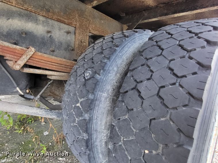 image for item LR9095 2003 Chevrolet C5500  flatbed truck