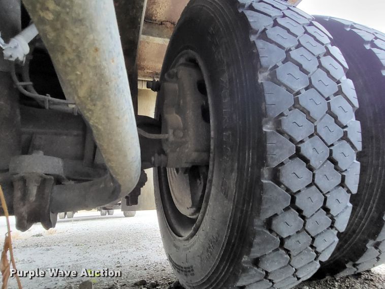 image for item LR9095 2003 Chevrolet C5500  flatbed truck