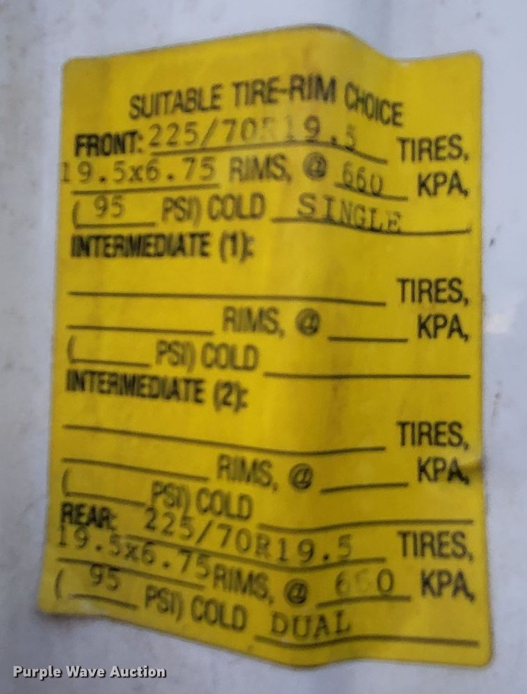 image for item LR9095 2003 Chevrolet C5500  flatbed truck