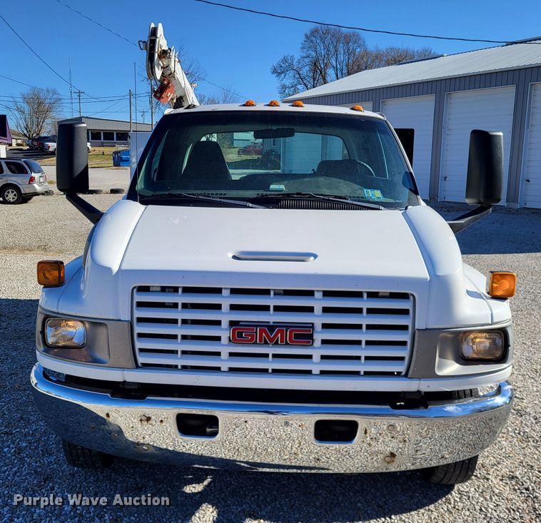 image for item LR9101 2005 GMC C5500  utility / service truck