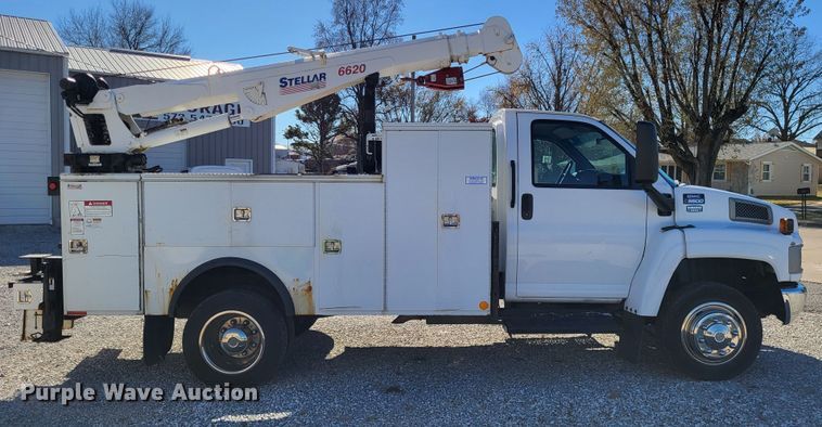 image for item LR9101 2005 GMC C5500  utility / service truck