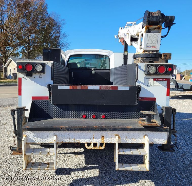 image for item LR9101 2005 GMC C5500  utility / service truck