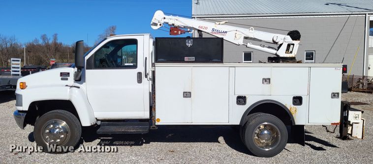 image for item LR9101 2005 GMC C5500  utility / service truck