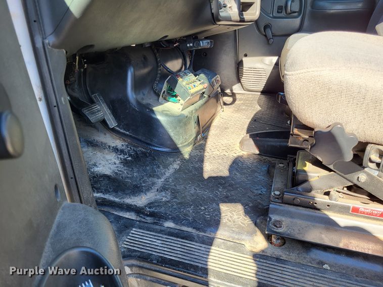 image for item LR9101 2005 GMC C5500  utility / service truck