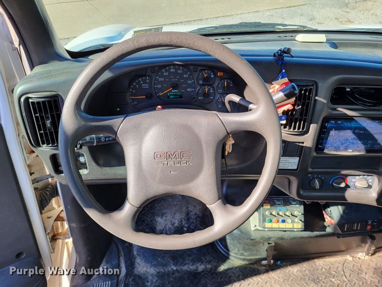 image for item LR9101 2005 GMC C5500  utility / service truck