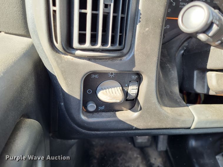 image for item LR9101 2005 GMC C5500  utility / service truck