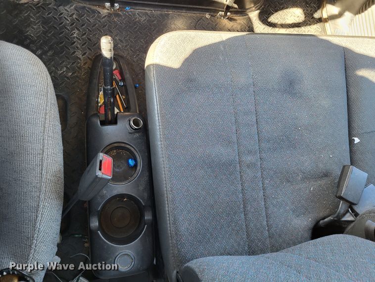 image for item LR9101 2005 GMC C5500  utility / service truck