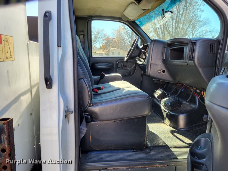 image for item LR9101 2005 GMC C5500  utility / service truck