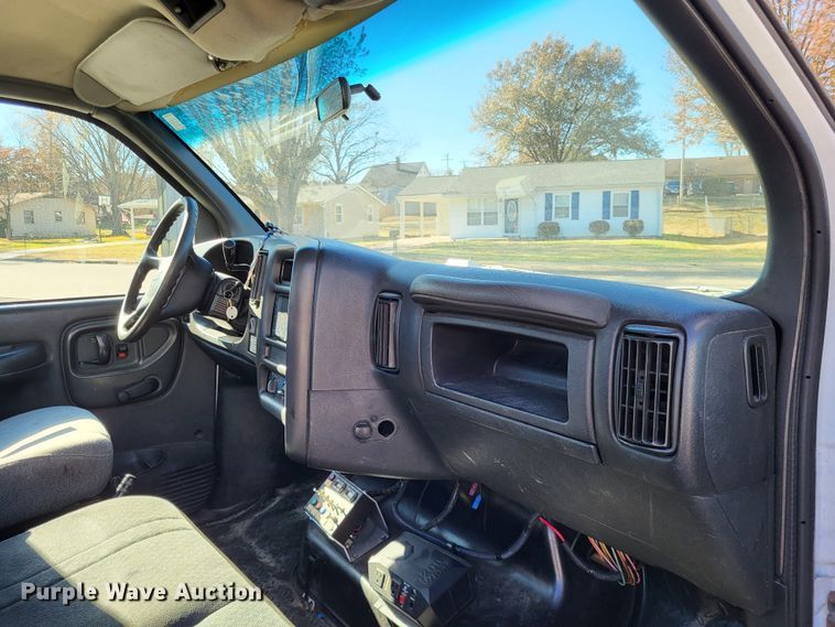 image for item LR9101 2005 GMC C5500  utility / service truck