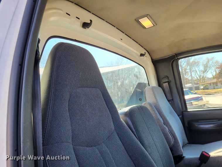 image for item LR9101 2005 GMC C5500  utility / service truck