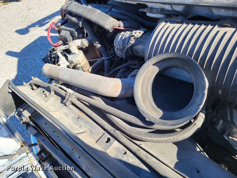 image for item LR9101 2005 GMC C5500  utility / service truck