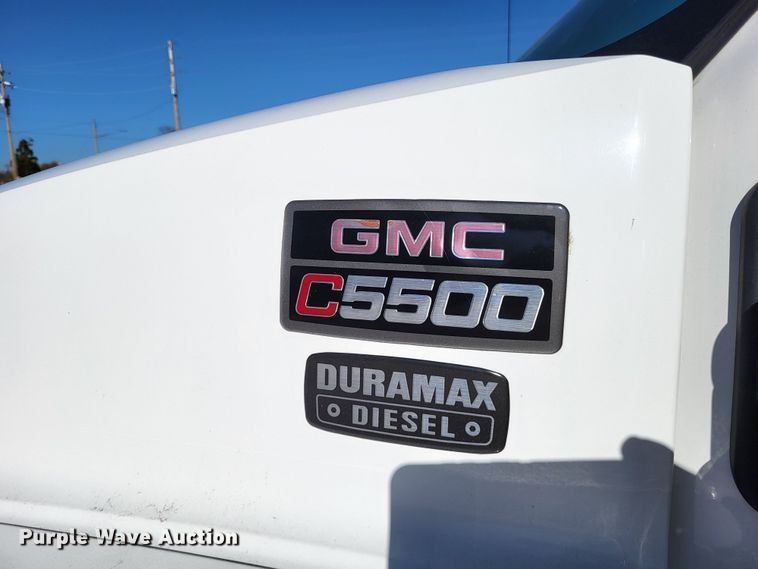 image for item LR9101 2005 GMC C5500  utility / service truck