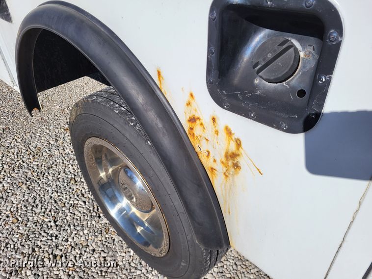 image for item LR9101 2005 GMC C5500  utility / service truck