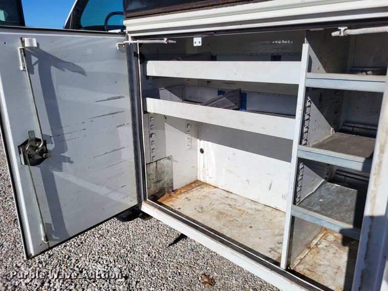 image for item LR9101 2005 GMC C5500  utility / service truck