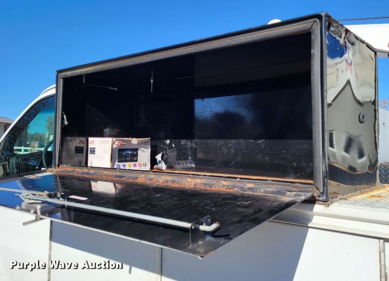 image for item LR9101 2005 GMC C5500  utility / service truck