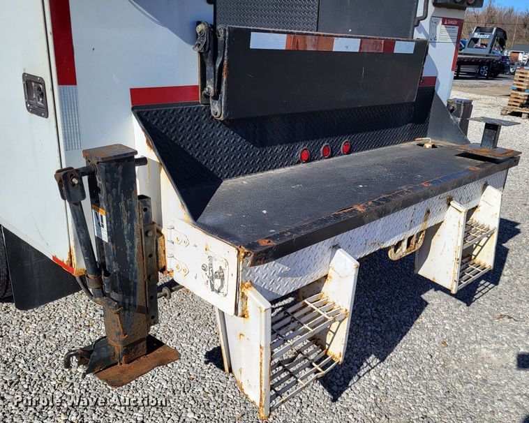 image for item LR9101 2005 GMC C5500  utility / service truck