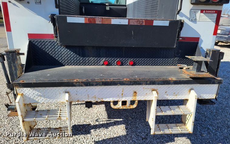 image for item LR9101 2005 GMC C5500  utility / service truck