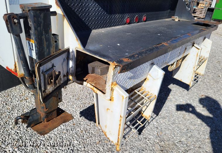 image for item LR9101 2005 GMC C5500  utility / service truck