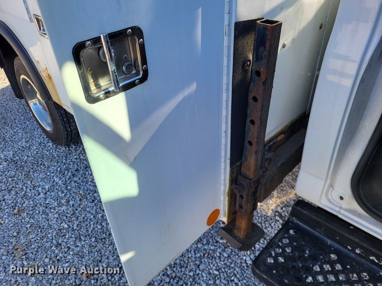 image for item LR9101 2005 GMC C5500  utility / service truck