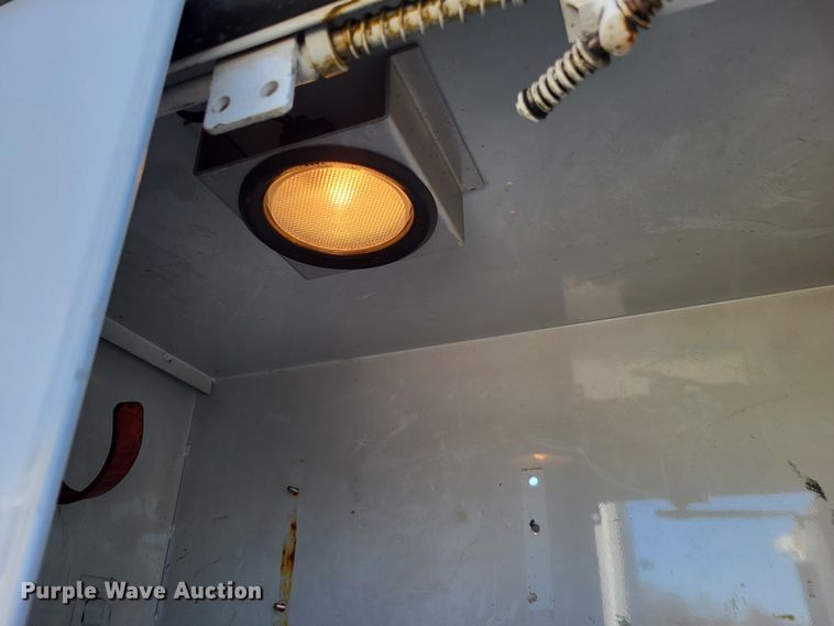 image for item LR9101 2005 GMC C5500  utility / service truck