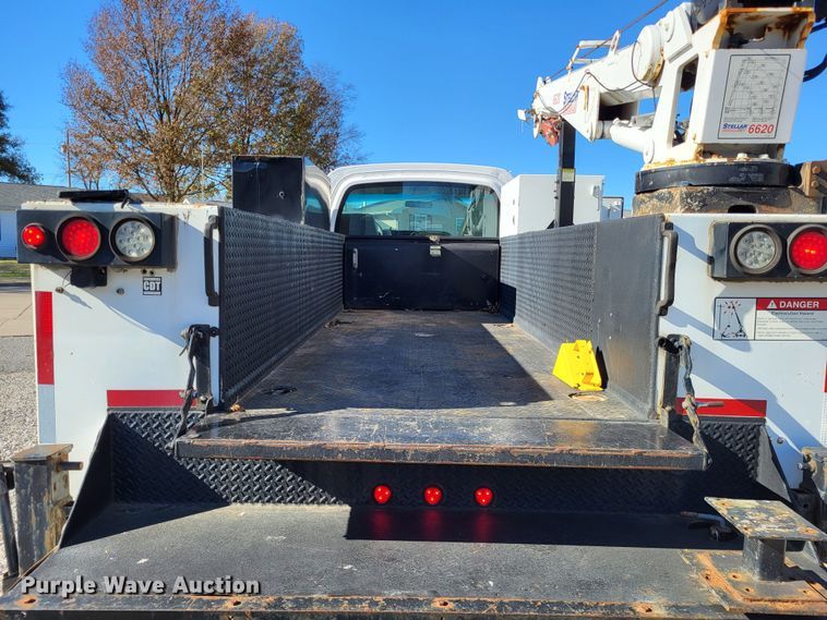 image for item LR9101 2005 GMC C5500  utility / service truck