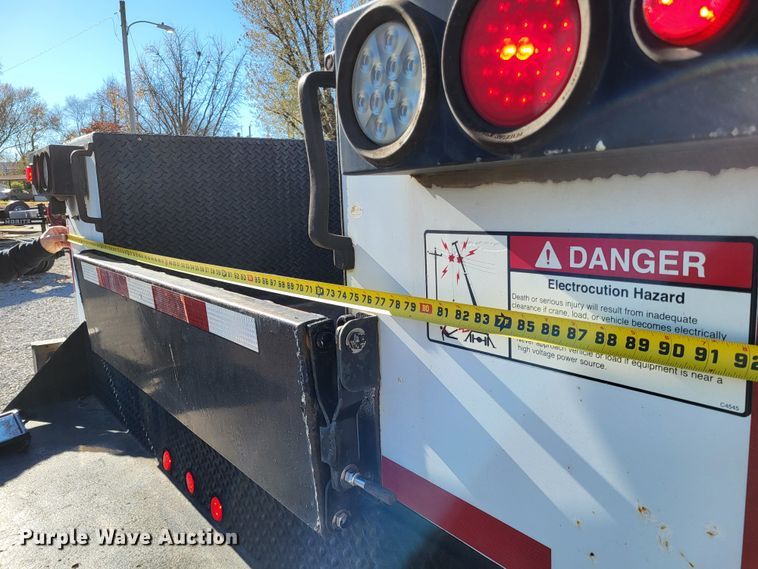 image for item LR9101 2005 GMC C5500  utility / service truck