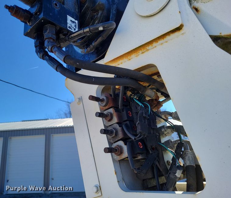 image for item LR9101 2005 GMC C5500  utility / service truck