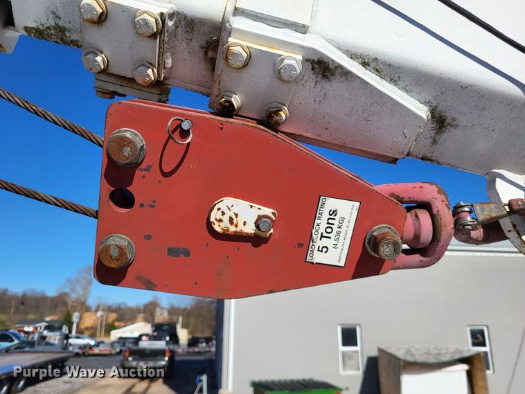 image for item LR9101 2005 GMC C5500  utility / service truck