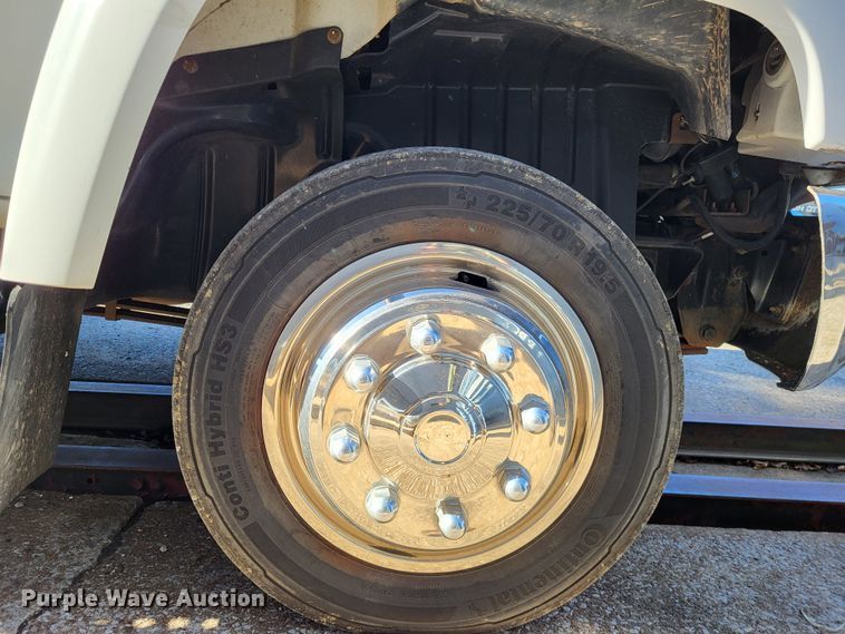 image for item LR9101 2005 GMC C5500  utility / service truck