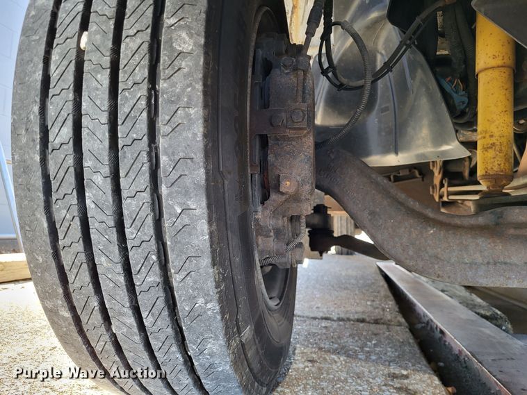 image for item LR9101 2005 GMC C5500  utility / service truck