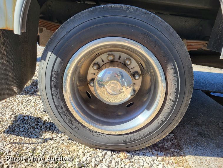 image for item LR9101 2005 GMC C5500  utility / service truck