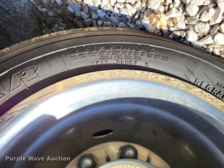 image for item LR9101 2005 GMC C5500  utility / service truck