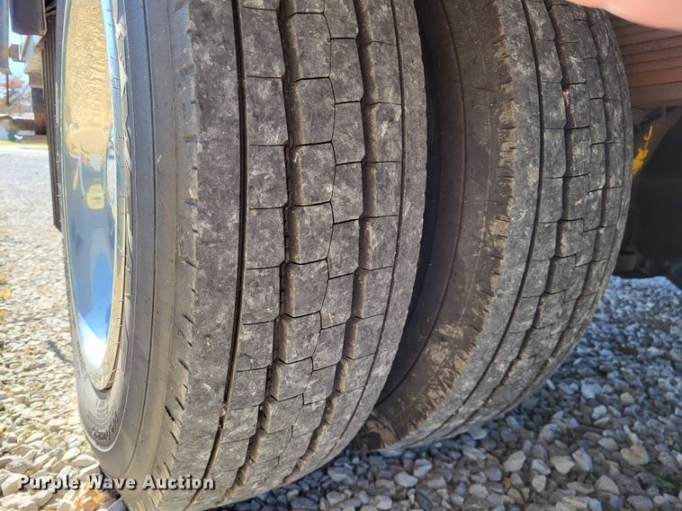 image for item LR9101 2005 GMC C5500  utility / service truck