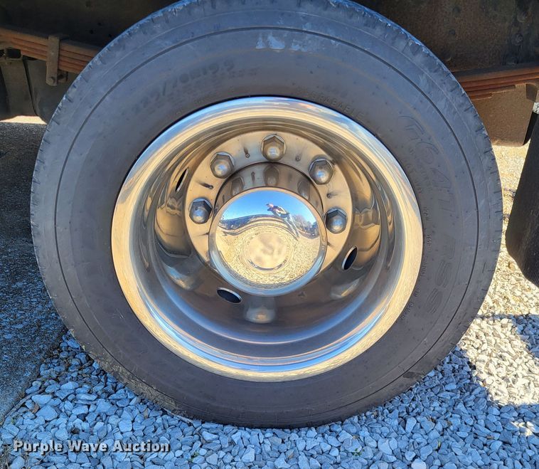 image for item LR9101 2005 GMC C5500  utility / service truck