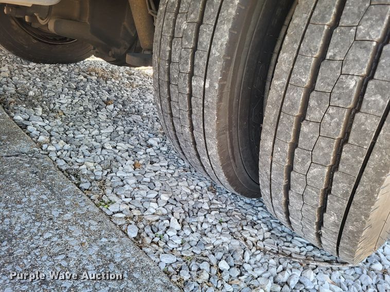 image for item LR9101 2005 GMC C5500  utility / service truck