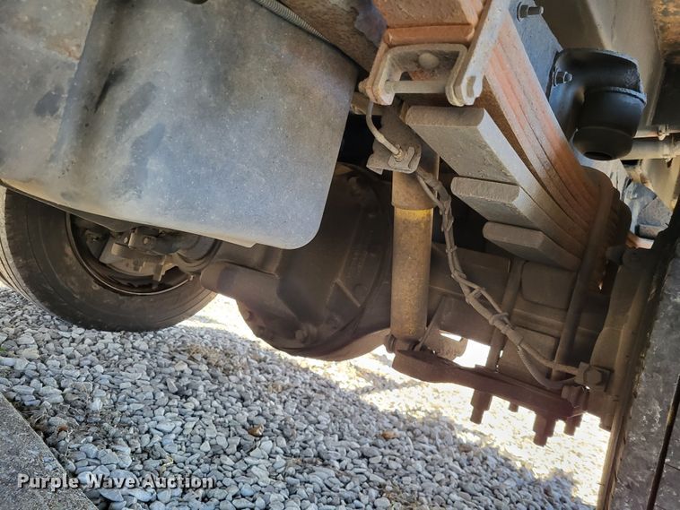 image for item LR9101 2005 GMC C5500  utility / service truck