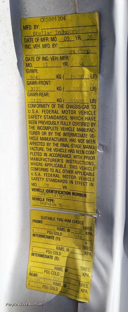 image for item LR9101 2005 GMC C5500  utility / service truck