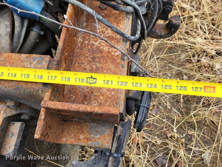 image for item LR9125 2001 International 4900  truck cab and chassis