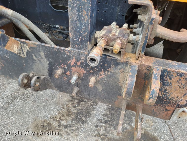 image for item LR9125 2001 International 4900  truck cab and chassis