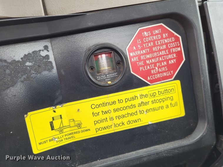 image for item LR9129 2002 International 4900  truck cab and chassis