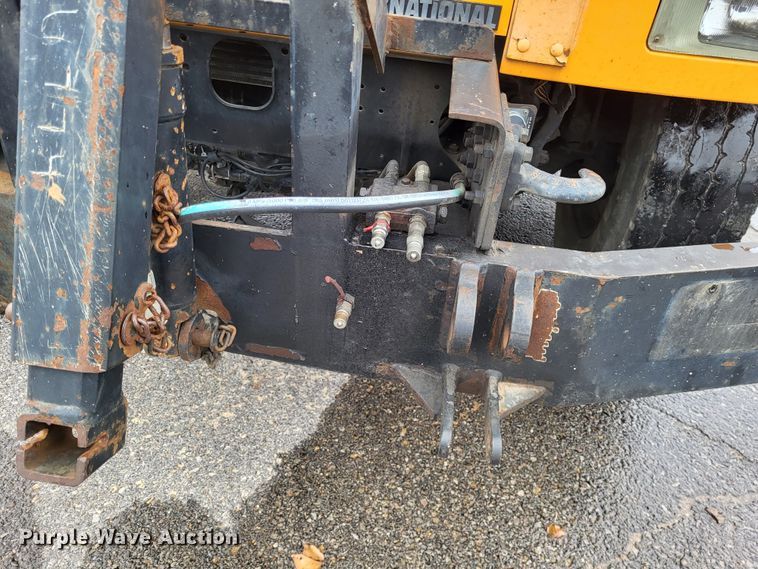 image for item LR9129 2002 International 4900  truck cab and chassis