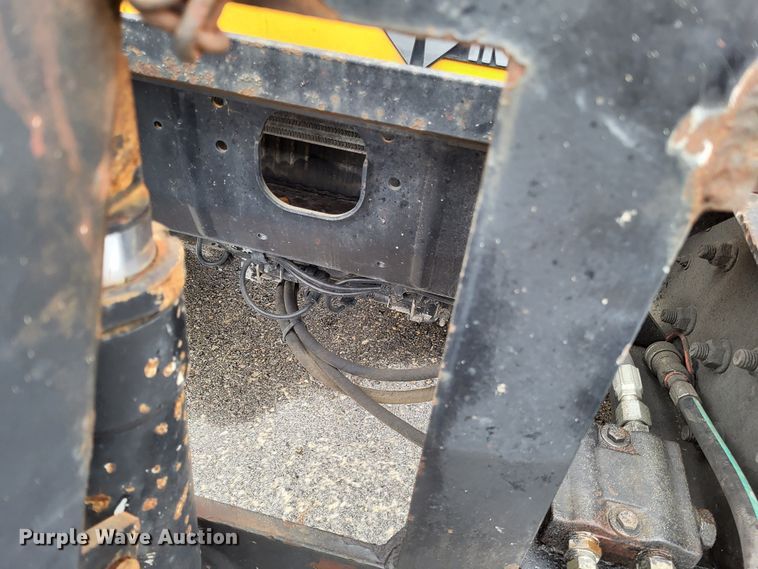 image for item LR9129 2002 International 4900  truck cab and chassis