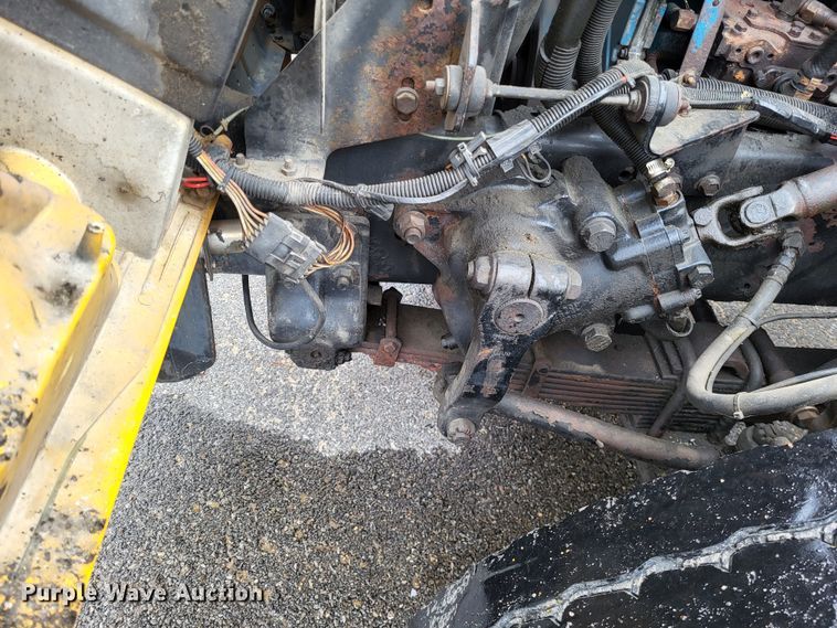 image for item LR9129 2002 International 4900  truck cab and chassis