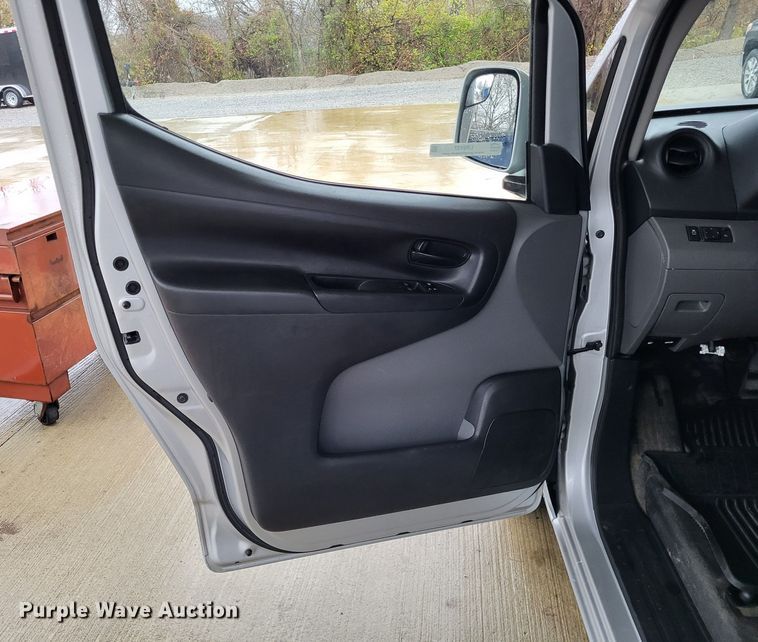 image for item LR9137 2015 Nissan NV200 SV  van