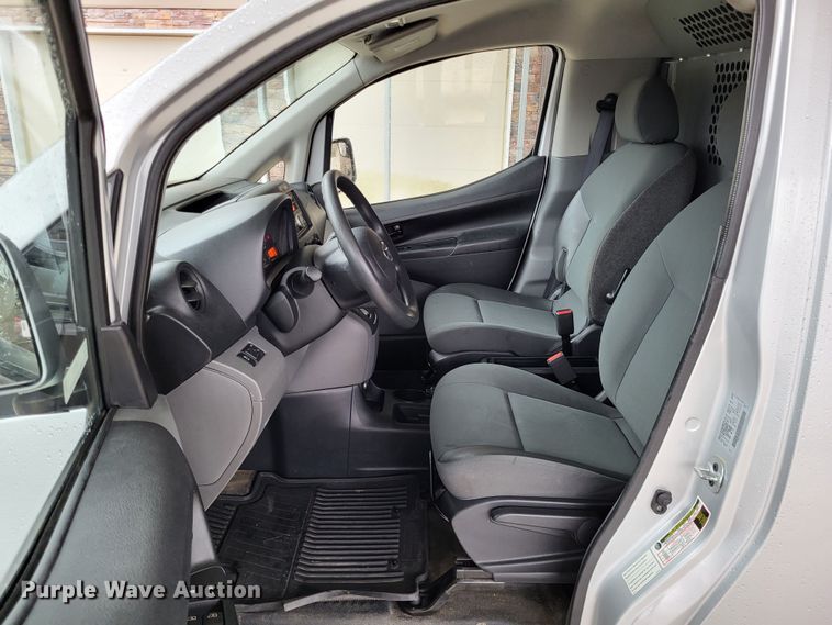 image for item LR9137 2015 Nissan NV200 SV  van