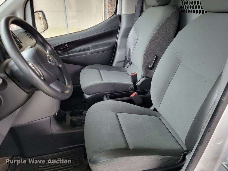 image for item LR9137 2015 Nissan NV200 SV  van