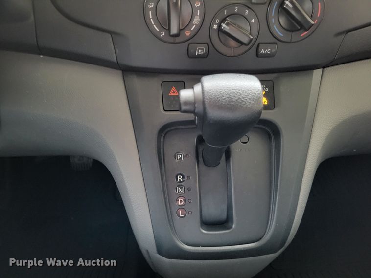 image for item LR9137 2015 Nissan NV200 SV  van