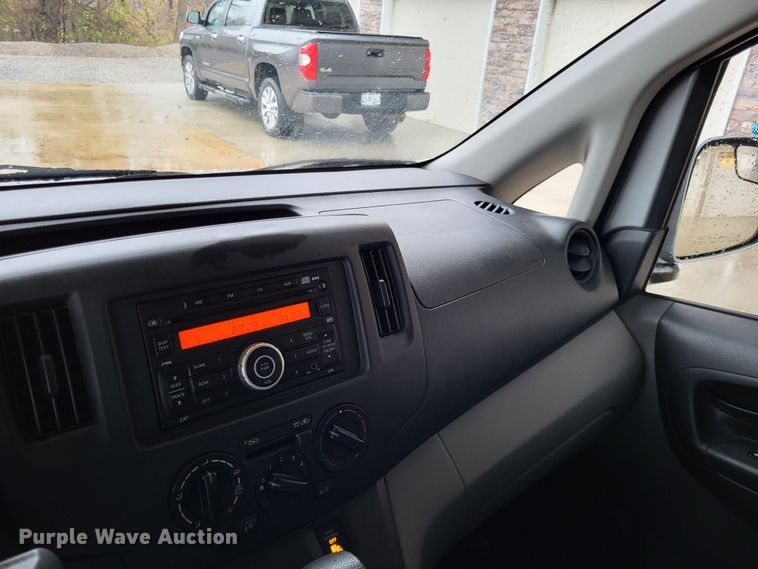 image for item LR9137 2015 Nissan NV200 SV  van