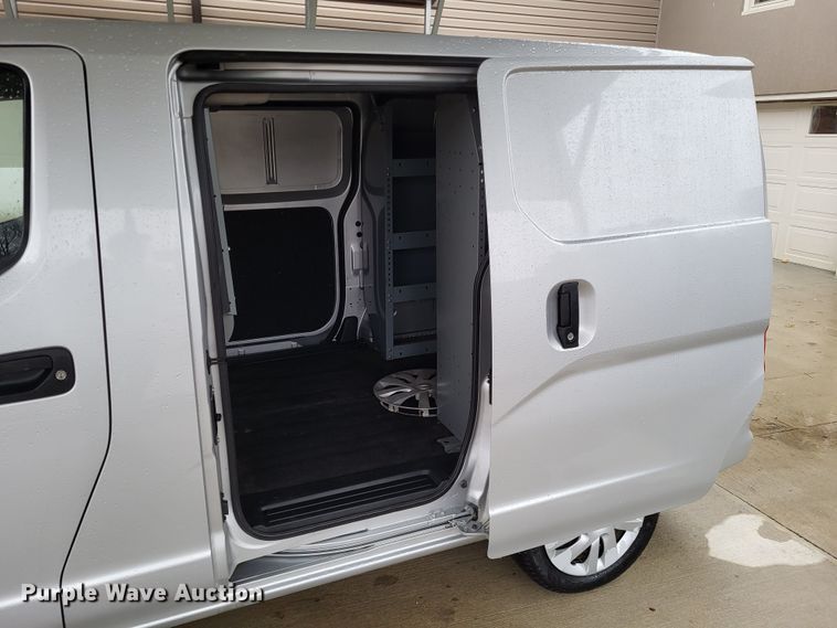 image for item LR9137 2015 Nissan NV200 SV  van