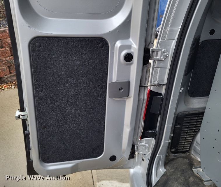 image for item LR9137 2015 Nissan NV200 SV  van